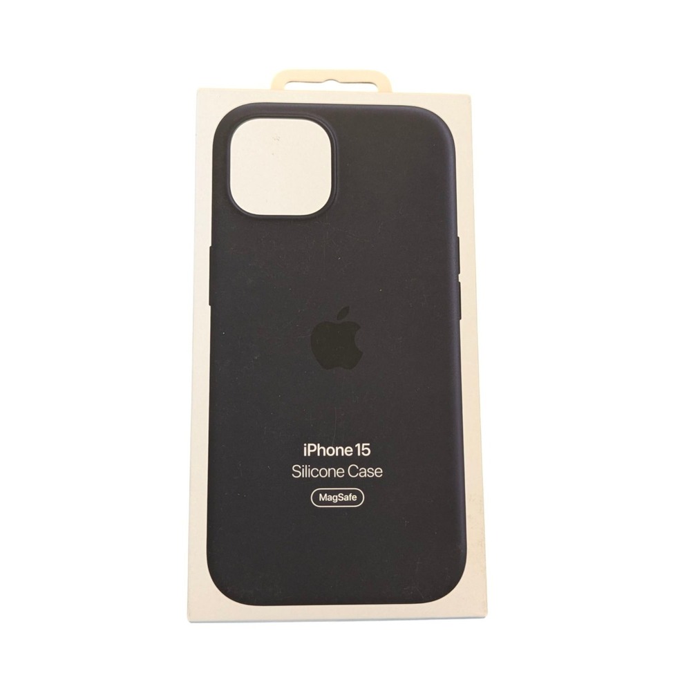 C6. Apple Silicone Case with MagSafe for iPhone 15 - Black